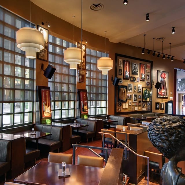 hard-rock-cafe-chicago-dining-experience_1